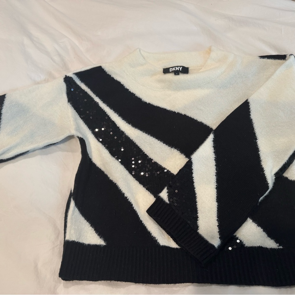 DKNY Women's Sweater in Black and Cream with Sequins